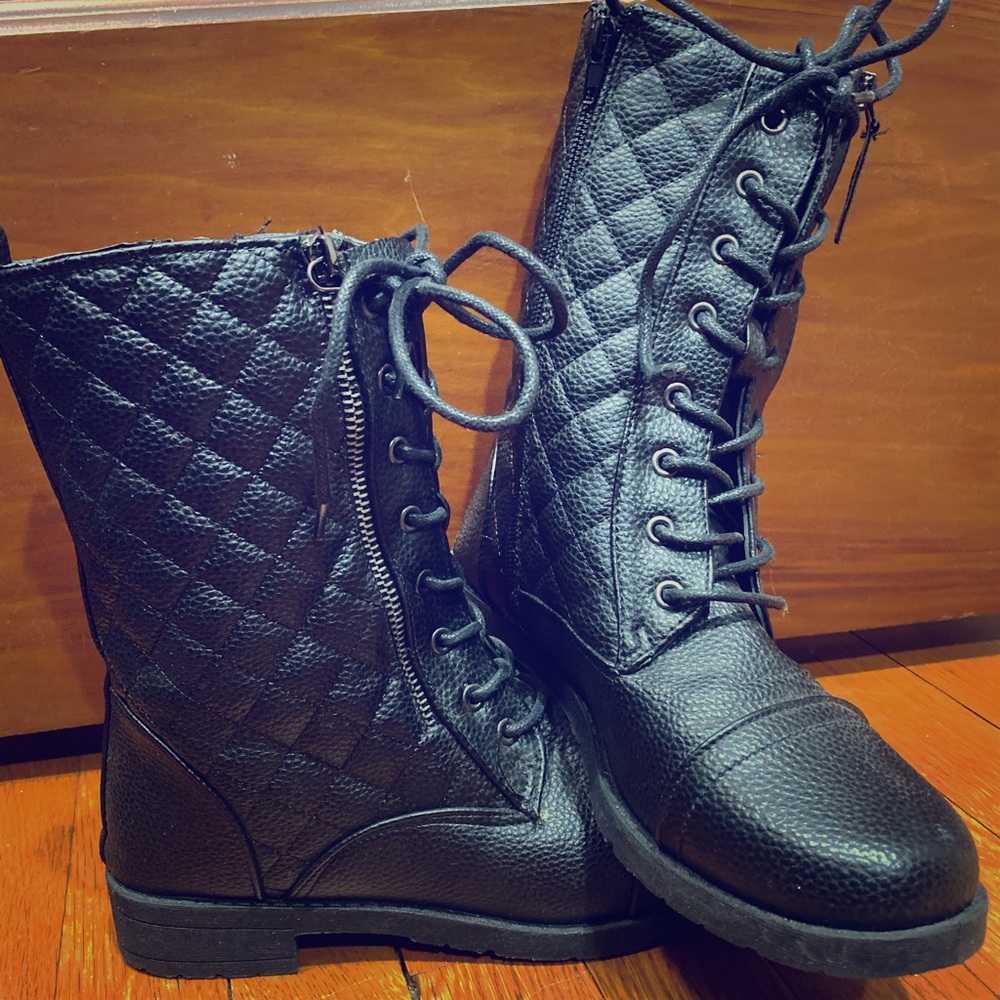 3/$15 Black Quilted Leather Boots Women’s 8